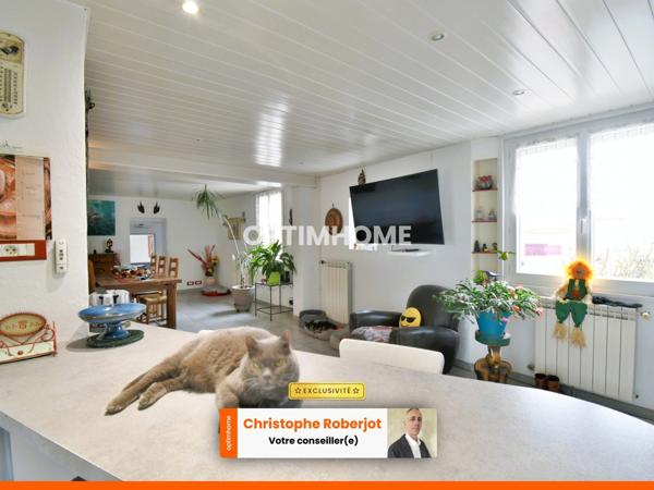 Maison atypique de 104 m2 rénovée (classifiée en C énergétiquement) en lisière de forêt