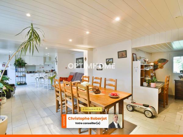 Maison atypique de 104 m2 rénovée (classifiée en C énergétiquement) en lisière de forêt