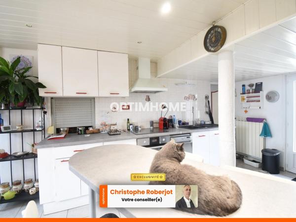 Maison atypique de 104 m2 rénovée (classifiée en C énergétiquement) en lisière de forêt