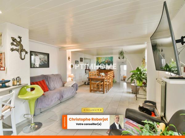 Maison atypique de 104 m2 rénovée (classifiée en C énergétiquement) en lisière de forêt