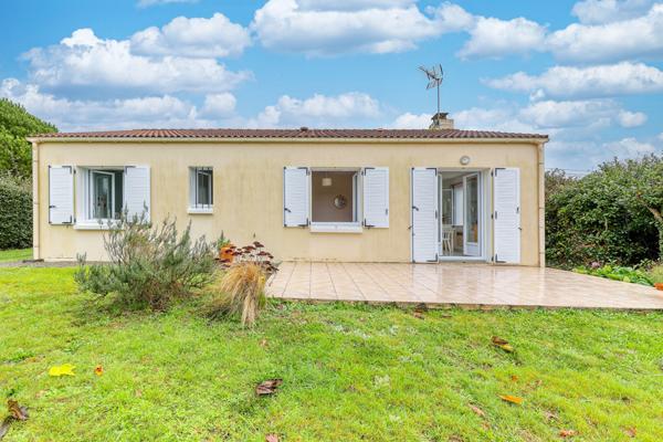 SAINTE MARIE MAISON 3 chambres - Garages - Beau terrain 791 m²