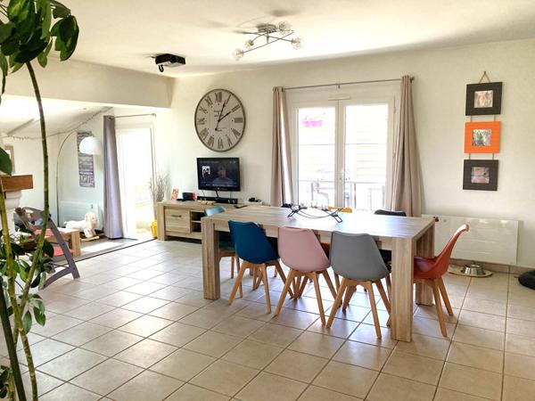 SAINTE MARIE MAISON 3 chambres - Garages - Beau terrain 791 m²