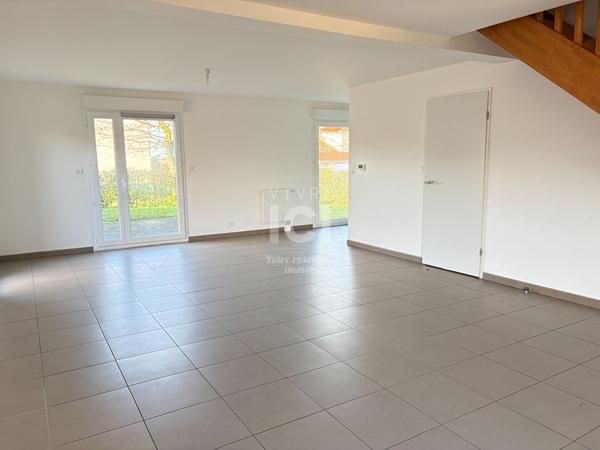 SAINTE MARIE MAISON 3 chambres - Garages - Beau terrain 791 m²