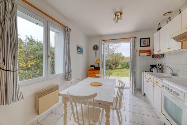 SAINTE MARIE MAISON 3 chambres - Garages - Beau terrain 791 m²