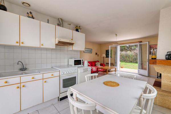 SAINTE MARIE MAISON 3 chambres - Garages - Beau terrain 791 m²