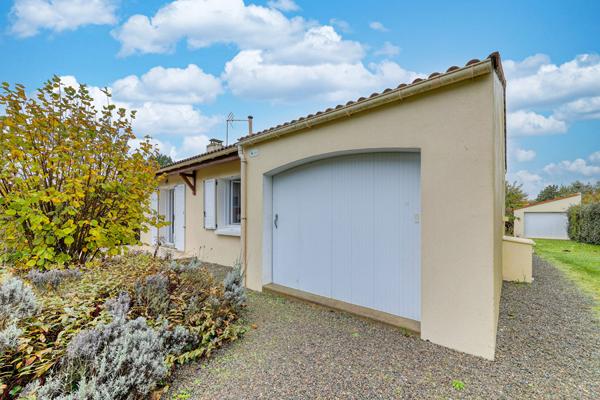 SAINTE MARIE MAISON 3 chambres - Garages - Beau terrain 791 m²