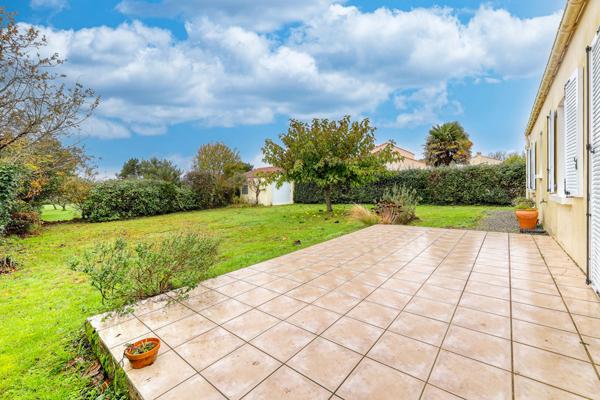 SAINTE MARIE MAISON 3 chambres - Garages - Beau terrain 791 m²