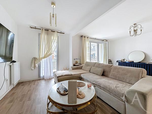 Appartement Mantes La Ville 4 pièce(s) 74 m2 2 chambres balcon gare