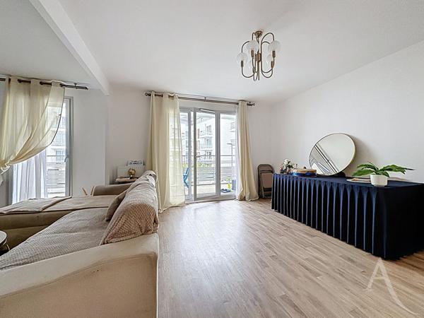 Appartement Mantes La Ville 4 pièce(s) 74 m2 2 chambres balcon gare