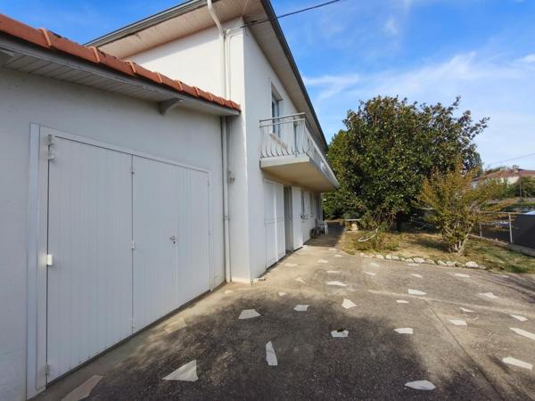 Maison belle superficie + double garage + jardin