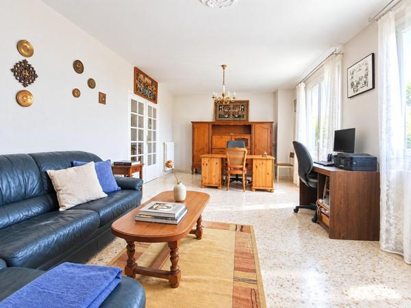 Maison belle superficie + double garage + jardin