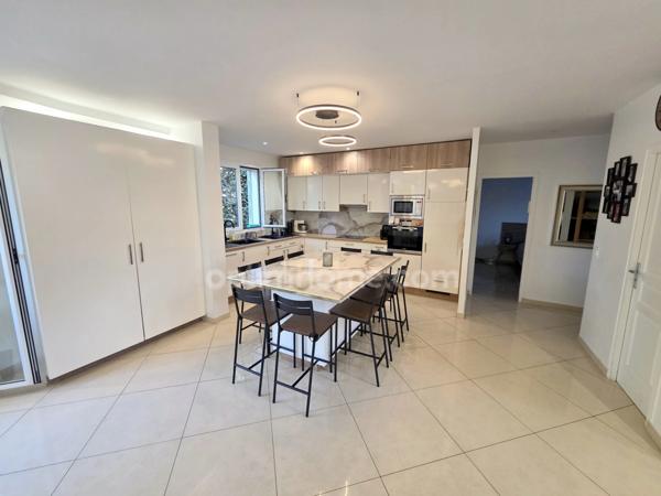 Maison Contemporaine - 145m2 - 5 chambres - 500 m2 de terrain - 549 000 € FAI