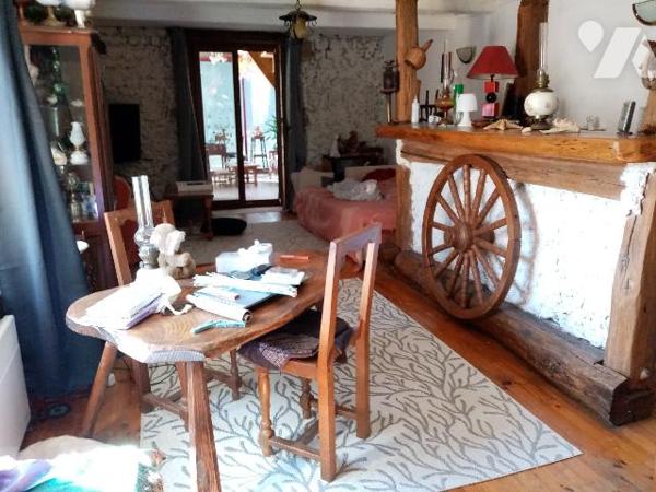 secteur du Charmois, maison début siècle dernier pleine de charme, avec terrain attenant de 527 m²