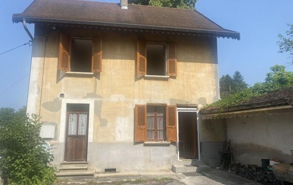 Vente Maison 4 pièces - dépendances - cour Domessin   