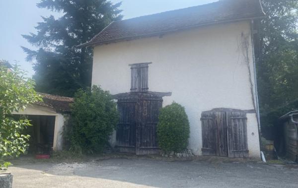 Vente Maison 4 pièces - dépendances - cour Domessin   