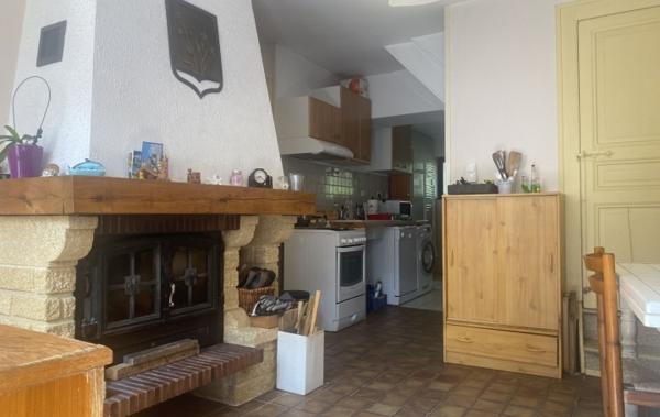 Vente Maison 4 pièces - dépendances - cour Domessin   