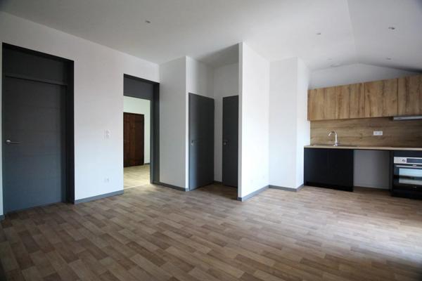 Location                                                      Appartement
                        
                     2 pièces                      57 m2                     à Saint-Chamond