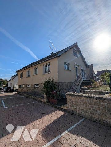 Pavillon élevé sur SS complet et sur étage d'une surface de 130m² sur terrain de 265m²