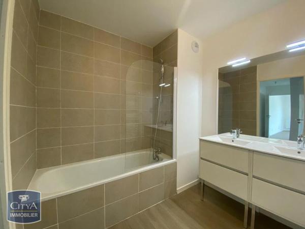 Appartement à louer 3 pièces 65.22m² Concarneau (29900)