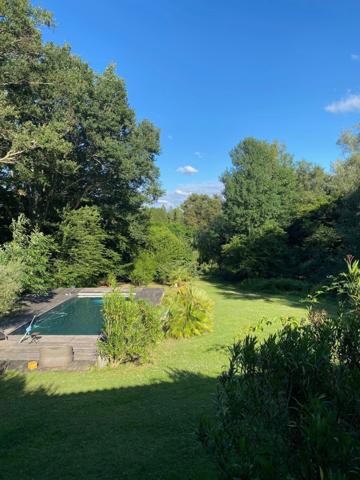 Maison de plain-pied 325 m² à Fargues-Saint-Hilaire