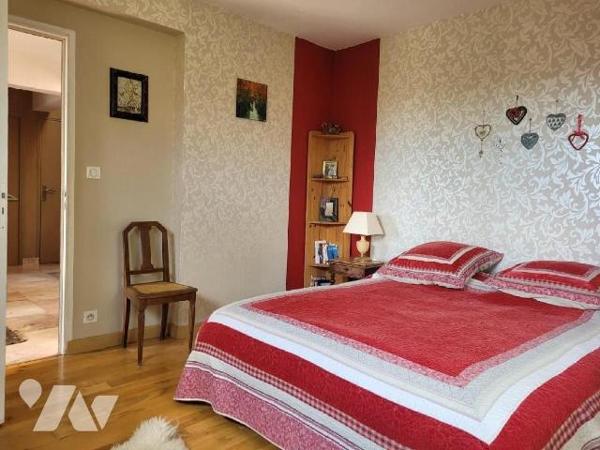 CROZON - VUE MER - A proximité immédiate des services, maison de 2006 en très bon état, sur plu...