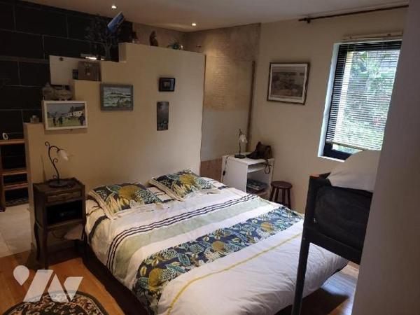 CROZON - VUE MER - A proximité immédiate des services, maison de 2006 en très bon état, sur plu...