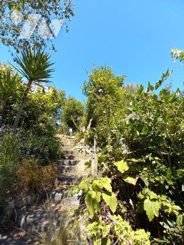 CROZON - VUE MER - A proximité immédiate des services, maison de 2006 en très bon état, sur plu...