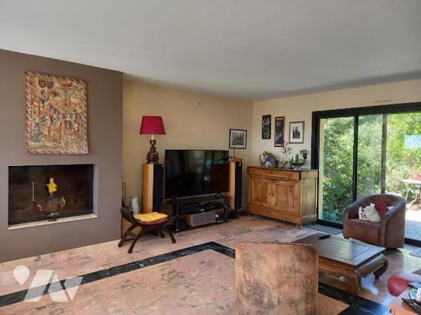 CROZON - VUE MER - A proximité immédiate des services, maison de 2006 en très bon état, sur plu...