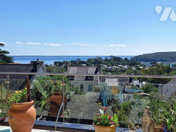 CROZON - VUE MER - A proximité immédiate des services, maison de 2006 en très bon état, sur plu...