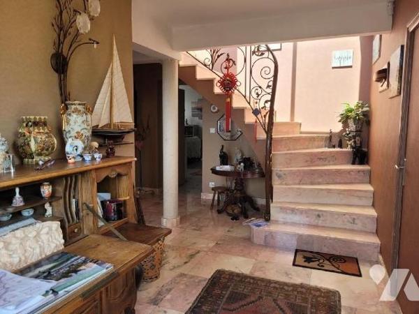 CROZON - VUE MER - A proximité immédiate des services, maison de 2006 en très bon état, sur plu...