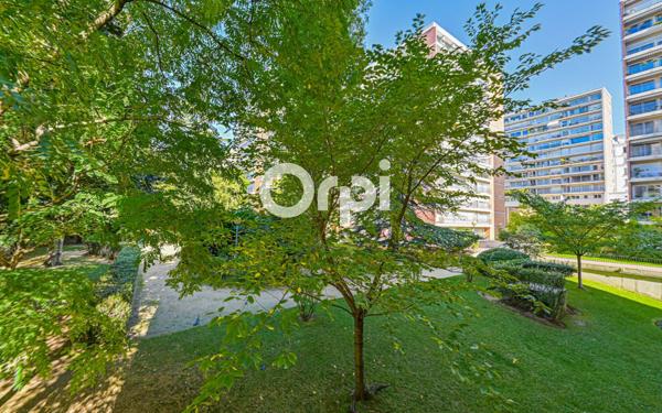 Appartement à vendre    3 pièces • 75,30 m2 Paris 11