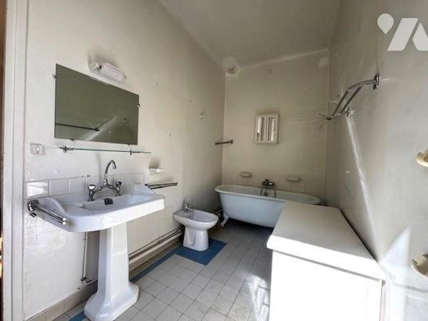 BOULOGNE BILLANCOURT - QUARTIER ROLLAND GARROS - VOIE PRIVEE - 6 PIECES.  
