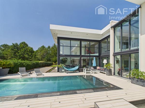 BORDEAUX 20MN - VILLA D'ARCHITECTE SUR LE GOLF - PISCINE - ASCENSEUR - GARAGE - 5 CHAMBRES