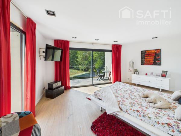 BORDEAUX 20MN - VILLA D'ARCHITECTE SUR LE GOLF - PISCINE - ASCENSEUR - GARAGE - 5 CHAMBRES