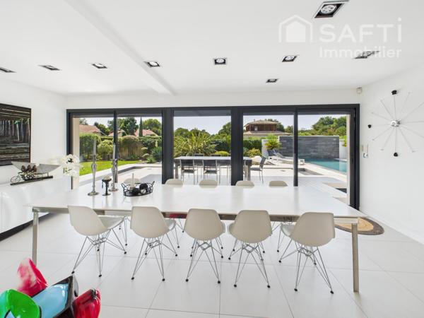 BORDEAUX 20MN - VILLA D'ARCHITECTE SUR LE GOLF - PISCINE - ASCENSEUR - GARAGE - 5 CHAMBRES