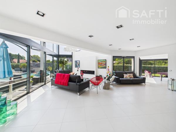 BORDEAUX 20MN - VILLA D'ARCHITECTE SUR LE GOLF - PISCINE - ASCENSEUR - GARAGE - 5 CHAMBRES