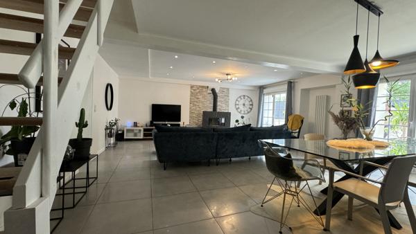 Saint-Pierre-du-Perray (91280) Saint-Pierre-Du-Perray À moins de 10 minutes à pied des commerces