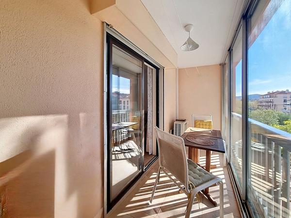 Saint-Aygulf (83370) T2 avec loggia garage centre ville