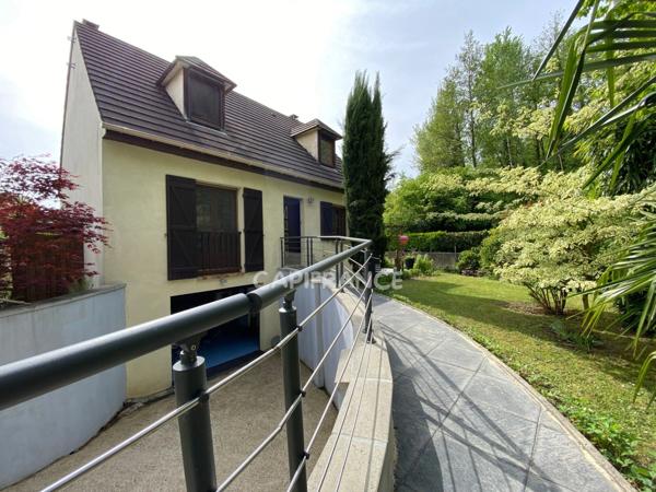 L'évasion au quotidien : Maison de famille en lisière de forêt à Fosses (95)
