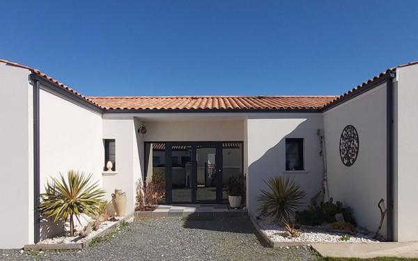 Maison à vendre    4 pièces •  Port-des-Barques