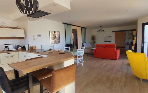 Maison à vendre    4 pièces •  Port-des-Barques