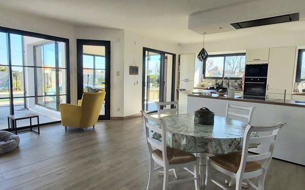 Maison à vendre    4 pièces •  Port-des-Barques