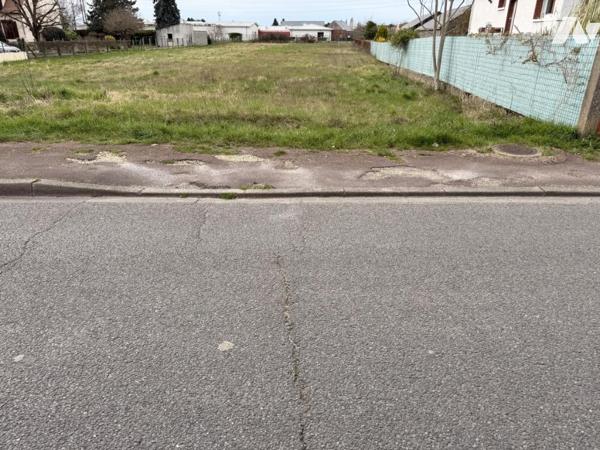 45700 VILLEMANDEUR - TERRAIN A BATIR DE 2256m²