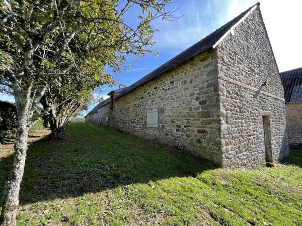 GUIDEL - Corps de ferme rénové proche de la Laïta 