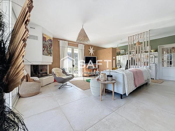 Maison rénovée avec piscine, au calme, quartier Meyrand à Gujan-Mestras.