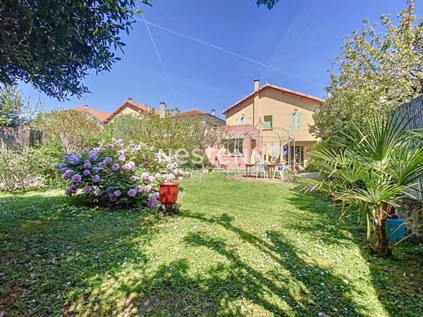 À VENDRE - TOULOUSE - Maison 5 pièce(s) 125 m2 avec garage et jardin intimiste, dans le paisible quartier croix de Pierre à Toulouse, voisinage bienveillant