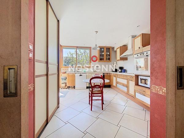 À VENDRE - TOULOUSE - Maison 5 pièce(s) 125 m2 avec garage et jardin intimiste, dans le paisible quartier croix de Pierre à Toulouse, voisinage bienveillant