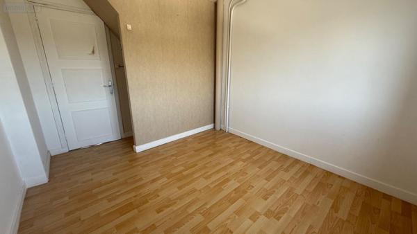 Appartement à rénover à louer à Hazebrouck dans le Nord (59190), ref : H9359   
Gare