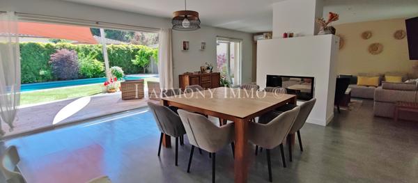 Villa contemporaine T6 de 193m² habitables à 500m de la plage à Sanary-sur-mer 83 110 (Var).
