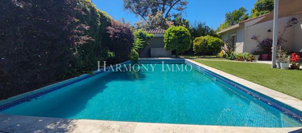 Villa contemporaine T6 de 193m² habitables à 500m de la plage à Sanary-sur-mer 83 110 (Var).